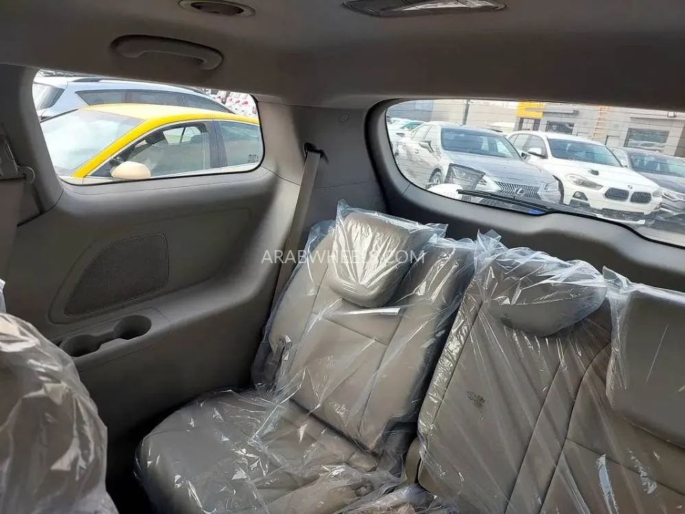 Kia Grand Carnival 2020 for Sale in Sharjah Image-12