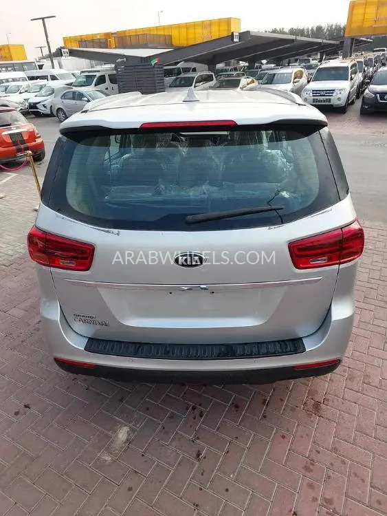 Kia Grand Carnival 2020 for Sale in Sharjah Image-13