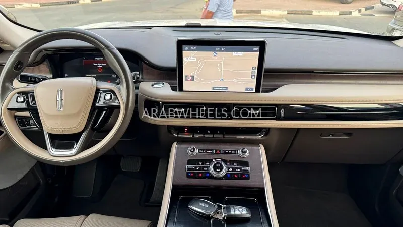 Lincoln Aviator 2023 for Sale in Dubai Image-4