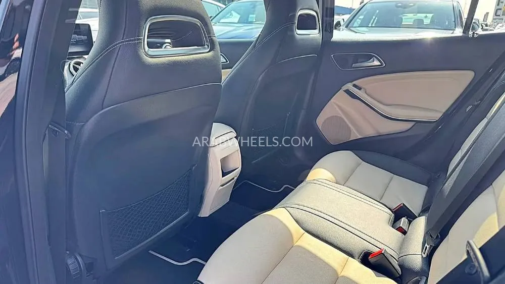 مرسيدس بنز GLA 2017 for Sale in دبي Image-11
