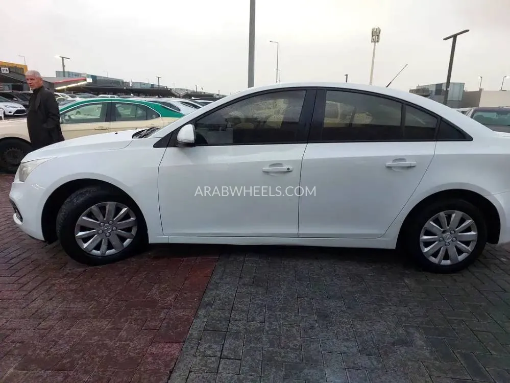 Chevrolet Cruze 2017 for Sale in Sharjah Image-13