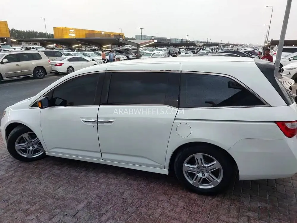 Honda Odyssey 2014 for Sale in Sharjah Image-15