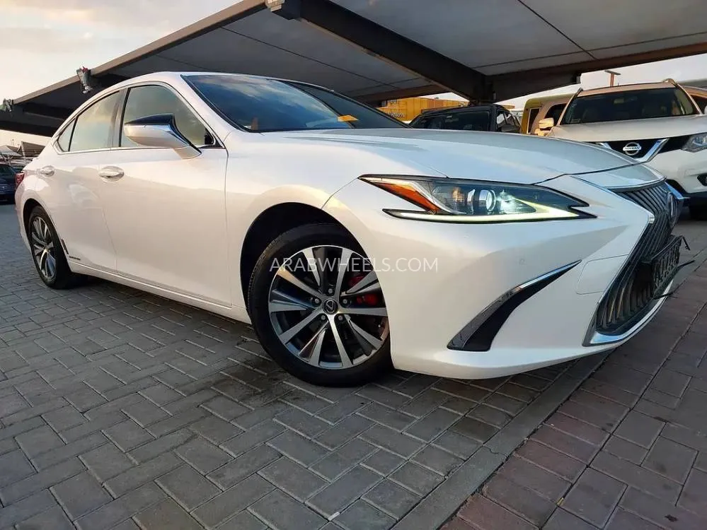 Lexus ES 2019 for Sale in Sharjah Image-6