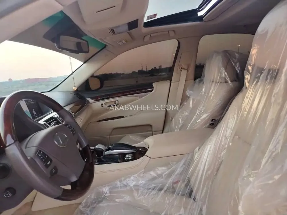 Lexus LS 2014 for Sale in Dubai Image-9