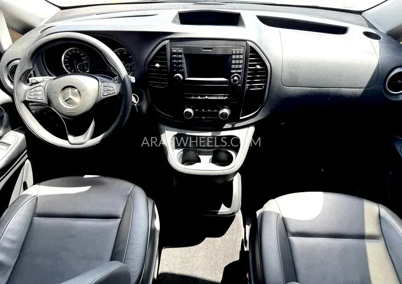 مرسيدس بنز كلاس V 2019 for Sale in الشارقة Image-7