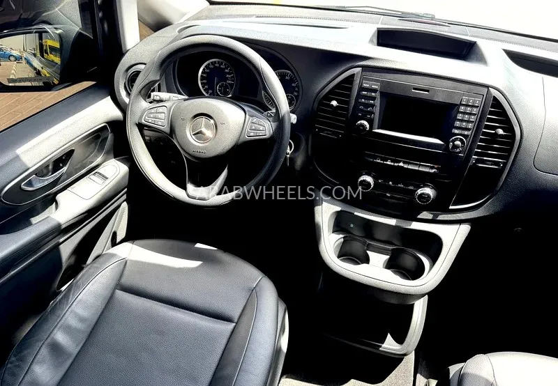 مرسيدس بنز كلاس V 2019 for Sale in الشارقة Image-14