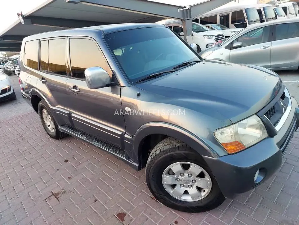 Mitsubishi Pajero 2006 for Sale in Sharjah Image-14