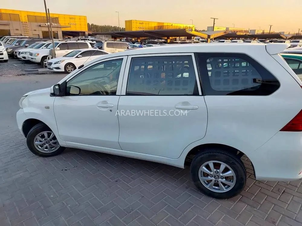Toyota Avanza 2017 for Sale in Sharjah Image-9