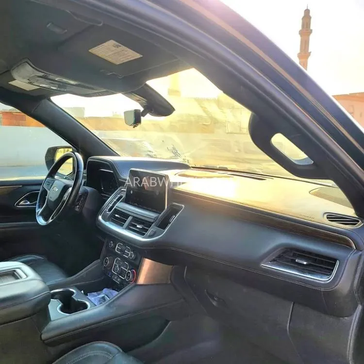 Chevrolet Suburban 2022 for Sale in Sharjah Image-7