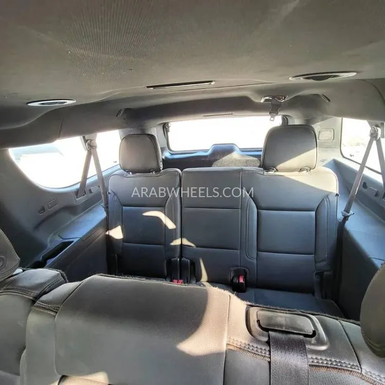 Chevrolet Suburban 2022 for Sale in Sharjah Image-10