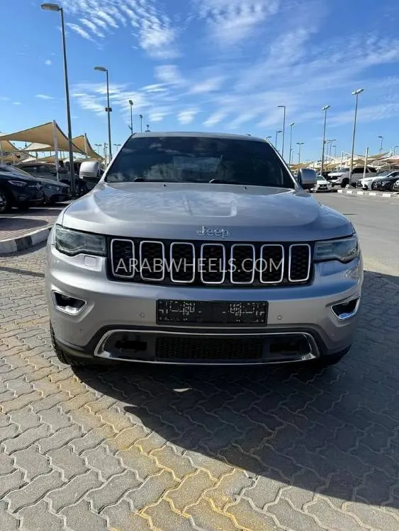 Jeep Cherokee 2018 for Sale in Sharjah Image-3
