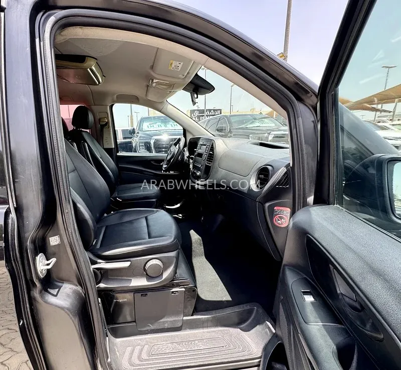 Mercedes Benz Vito 2017 for Sale in Sharjah Image-3