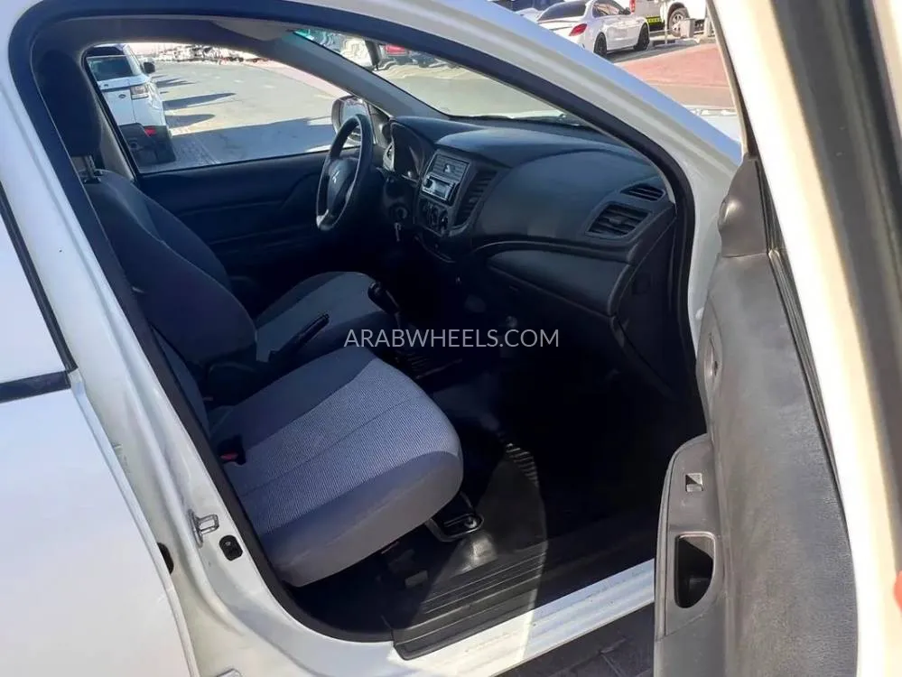 ميتسوبيشي L200 2020 for Sale in الشارقة Image-11