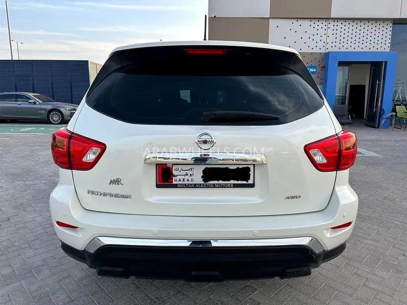 Nissan Pathfinder 2018 for Sale in Abu Dhabi Image-10