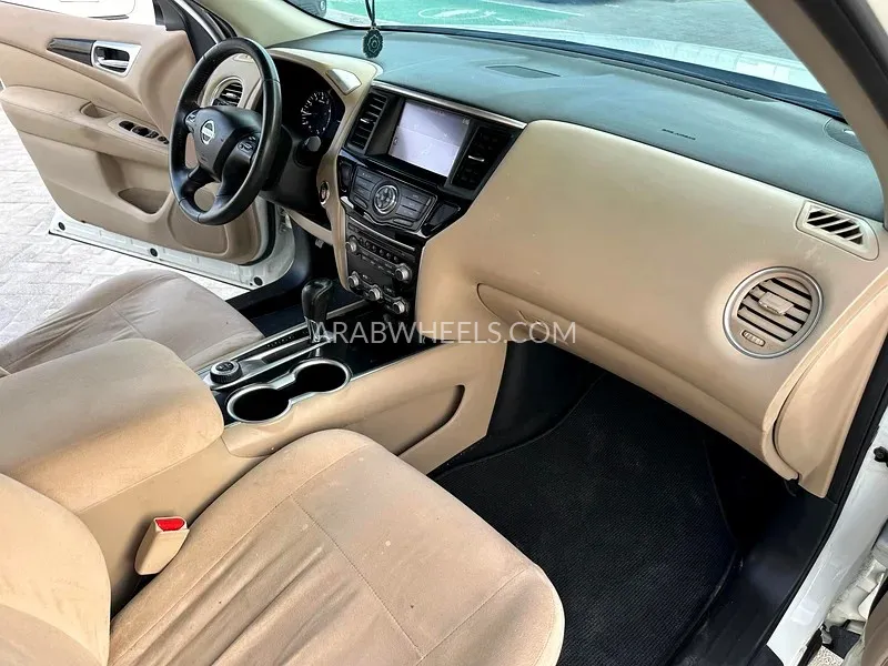 Nissan Pathfinder 2018 for Sale in Abu Dhabi Image-16