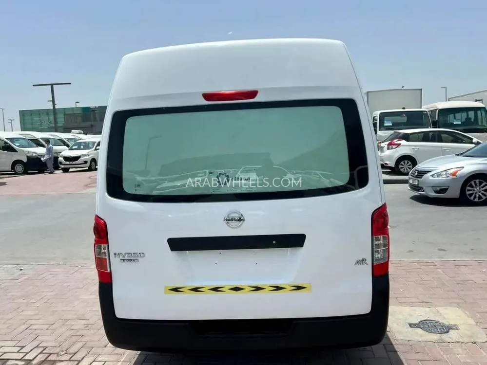 Nissan Urvan 2020 for Sale in Sharjah Image-5