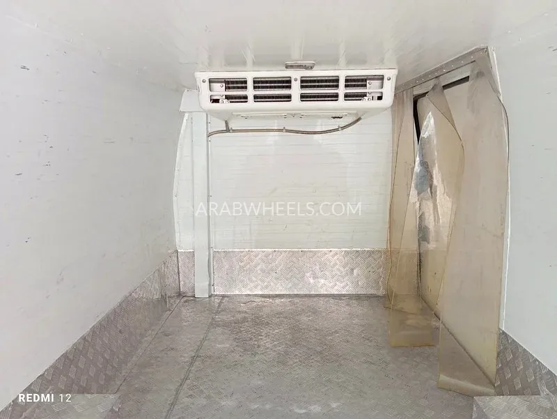 Nissan Urvan 2020 for Sale in Sharjah Image-8