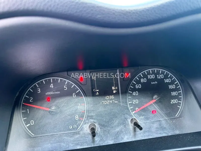 Nissan Urvan 2021 for Sale in Sharjah Image-5