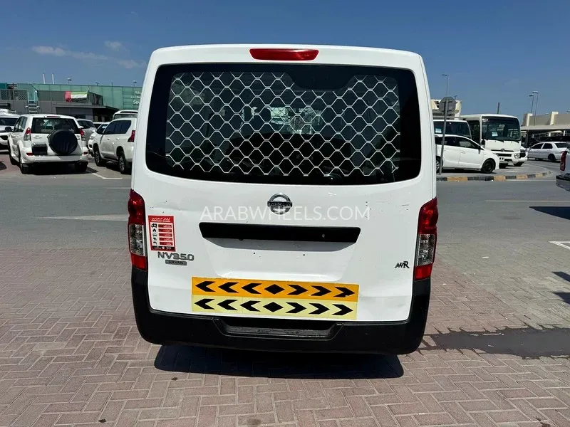 Nissan Urvan 2021 for Sale in Sharjah Image-6