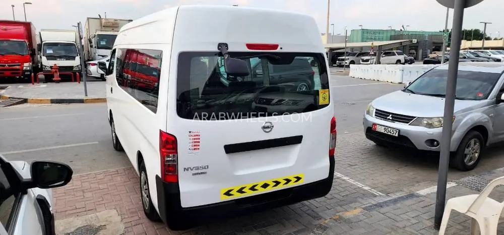 Nissan Urvan 2021 for Sale in Sharjah Image-2