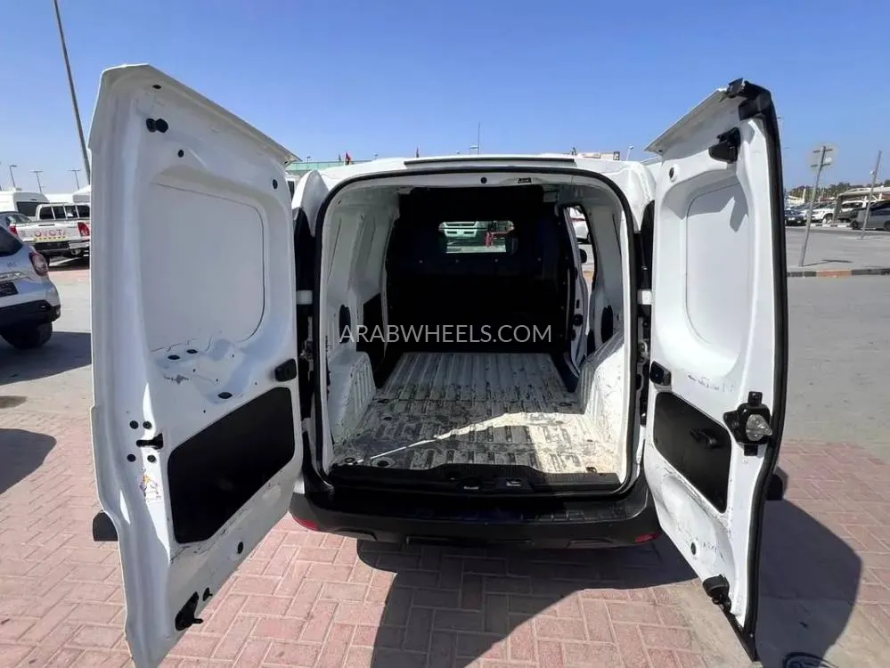 Renault Dokker Van 2022 for Sale in Sharjah Image-2