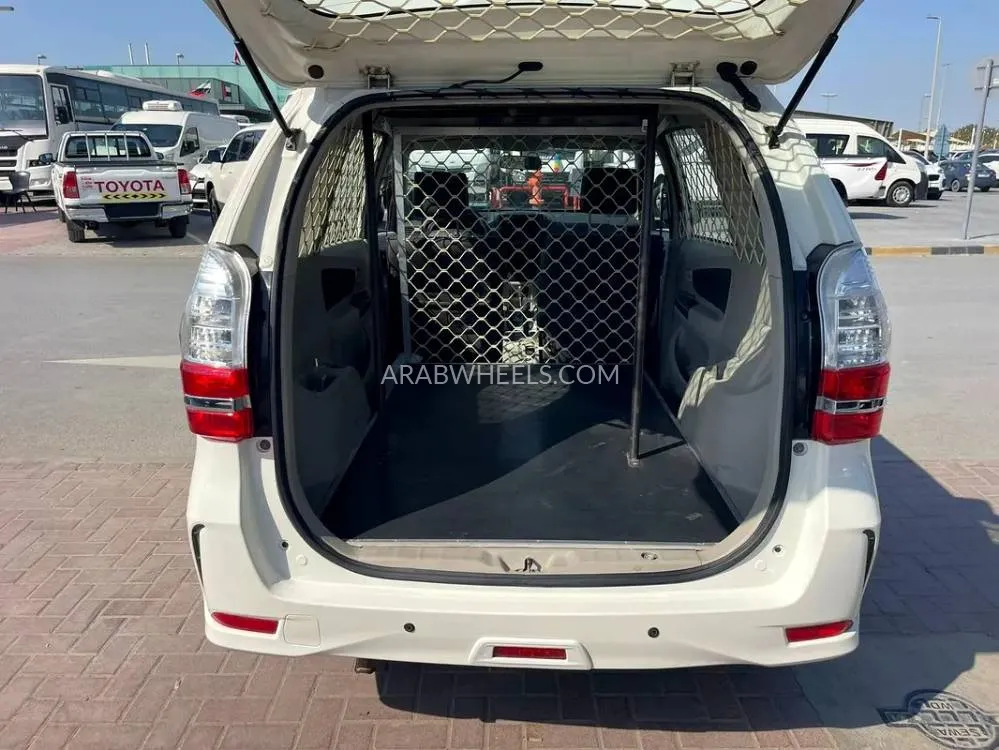 Toyota Avanza 2020 for Sale in Sharjah Image-3