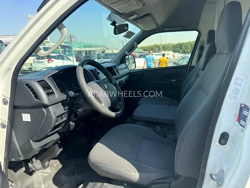 Toyota Hiace 2016 for Sale in Sharjah Image-15