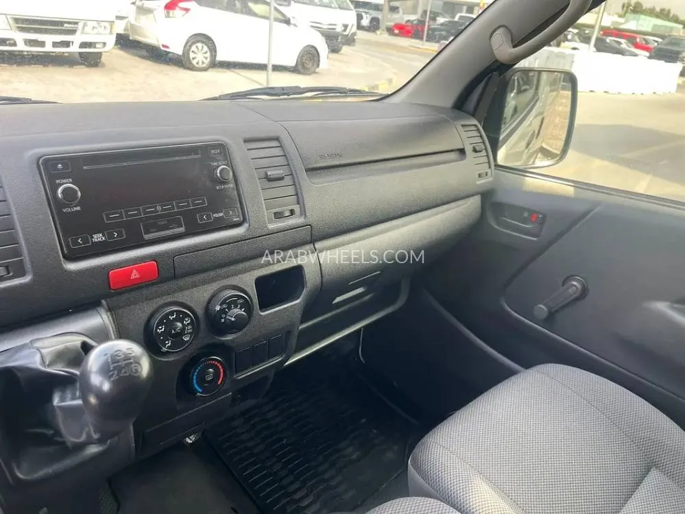 Toyota Hiace 2022 for Sale in Sharjah Image-6