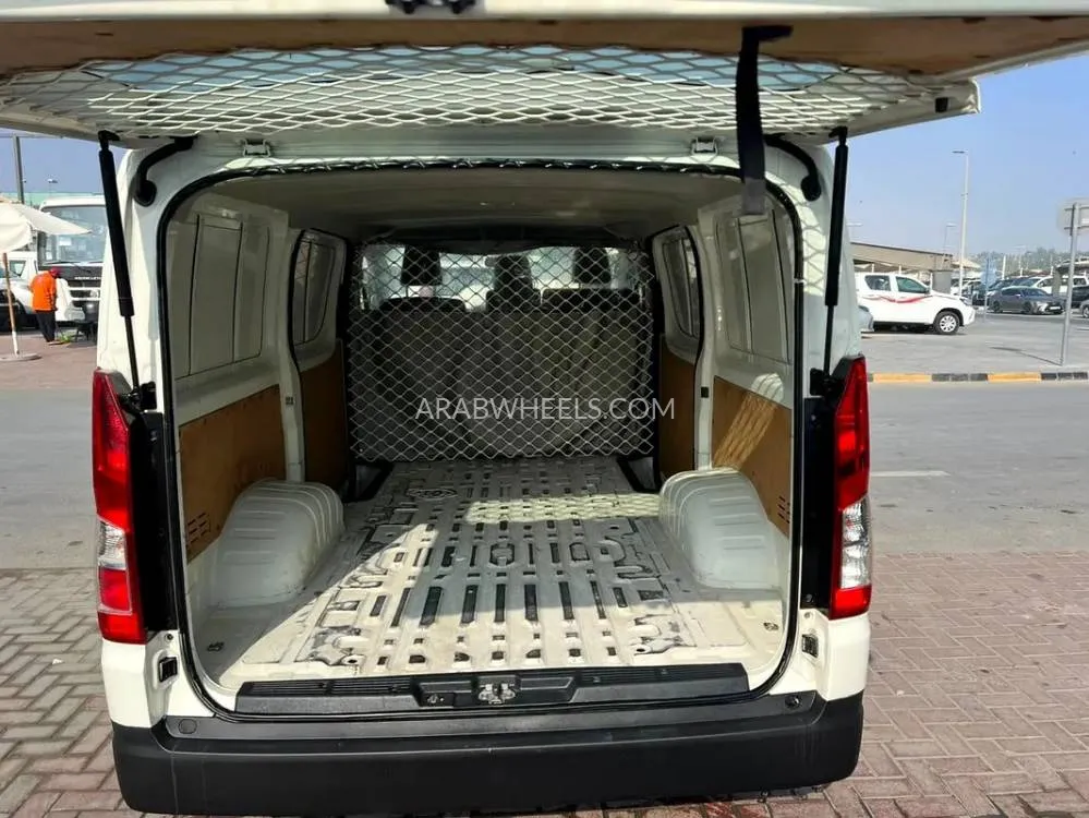 Toyota Hiace 2021 for Sale in Sharjah Image-7