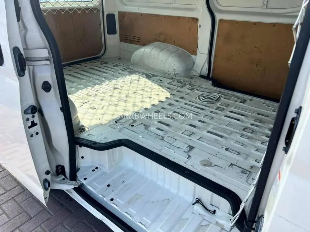 Toyota Hiace 2021 for Sale in Sharjah Image-8