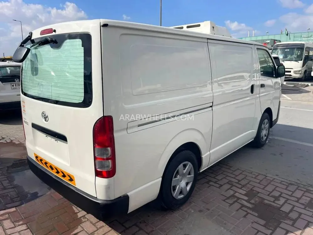 Toyota Hiace 2022 for Sale in Sharjah Image-7