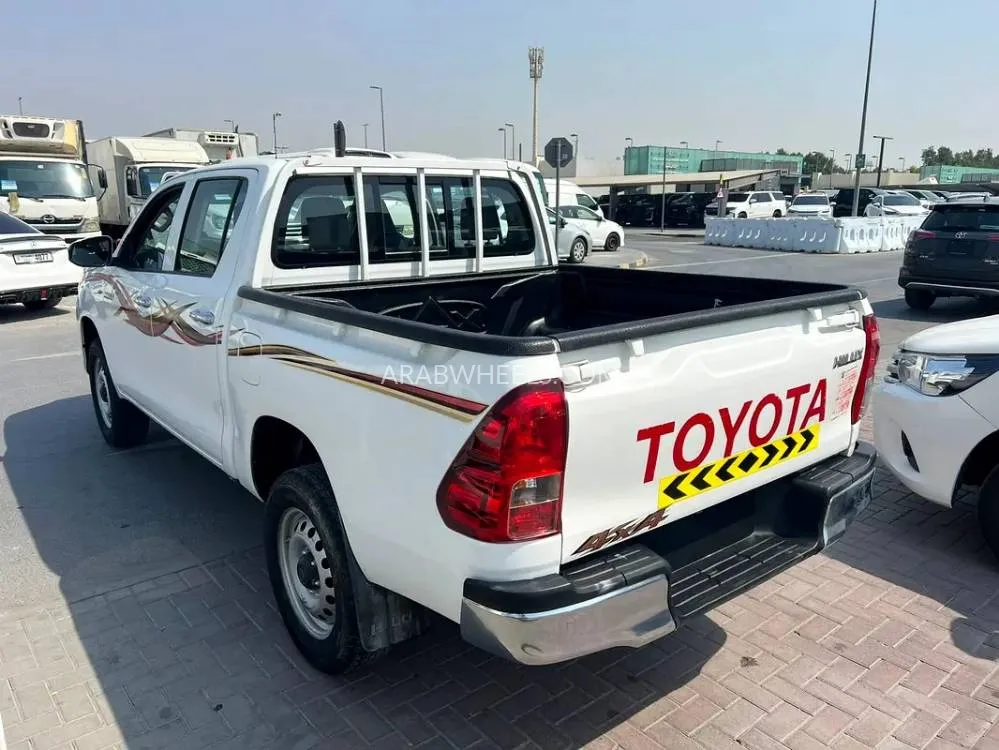 Toyota Hilux 2021 for Sale in Sharjah Image-6