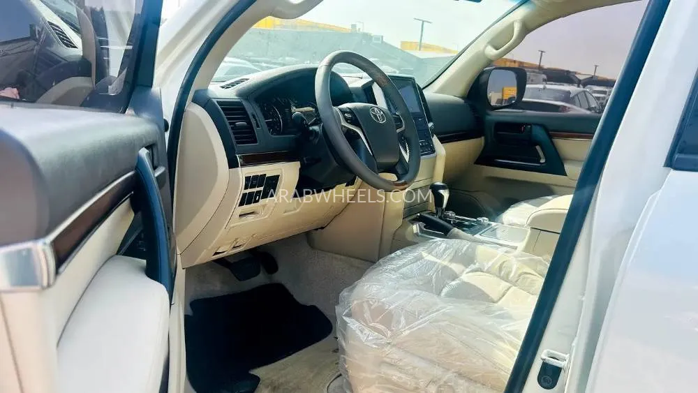 Toyota Land Cruiser 2018 for Sale in Sharjah Image-11