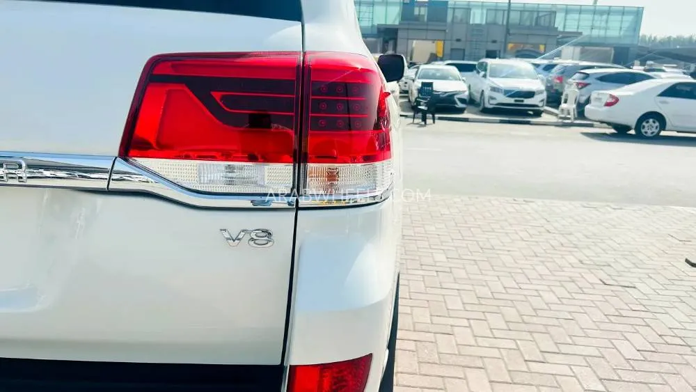 Toyota Land Cruiser 2018 for Sale in Sharjah Image-12
