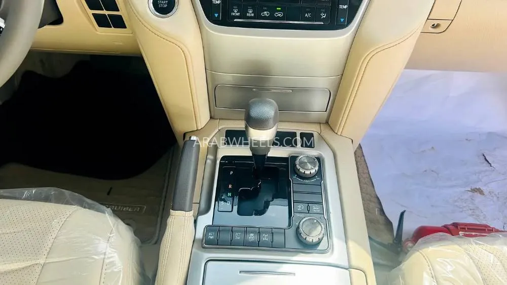 Toyota Land Cruiser 2018 for Sale in Sharjah Image-16