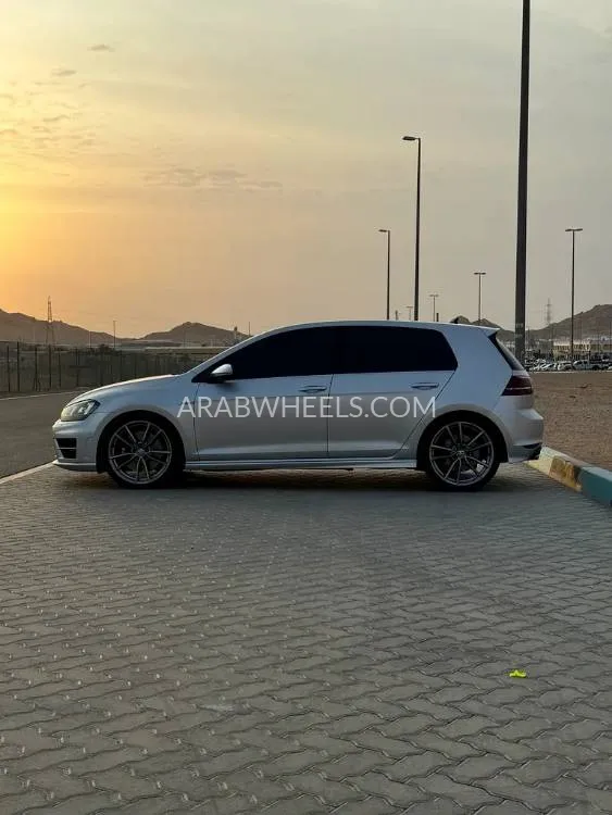 Volkswagen Golf 2017 for Sale in Abu Dhabi Image-17