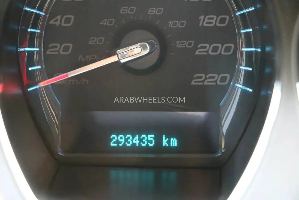 Ford Taurus 2011 for Sale in Abu Dhabi Image-2