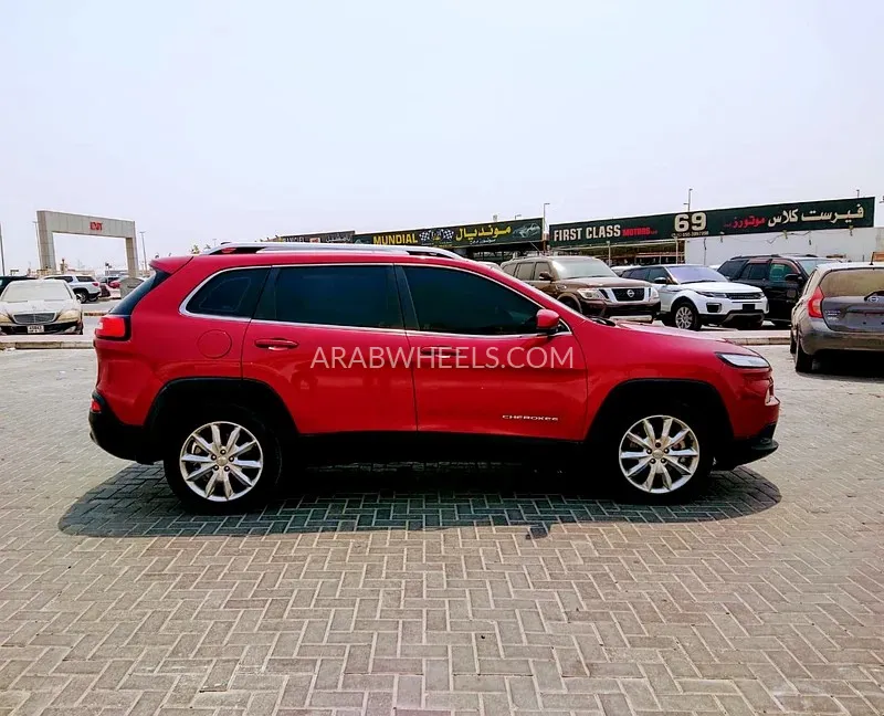 Jeep Cherokee 2014 for Sale in Ajman Image-3