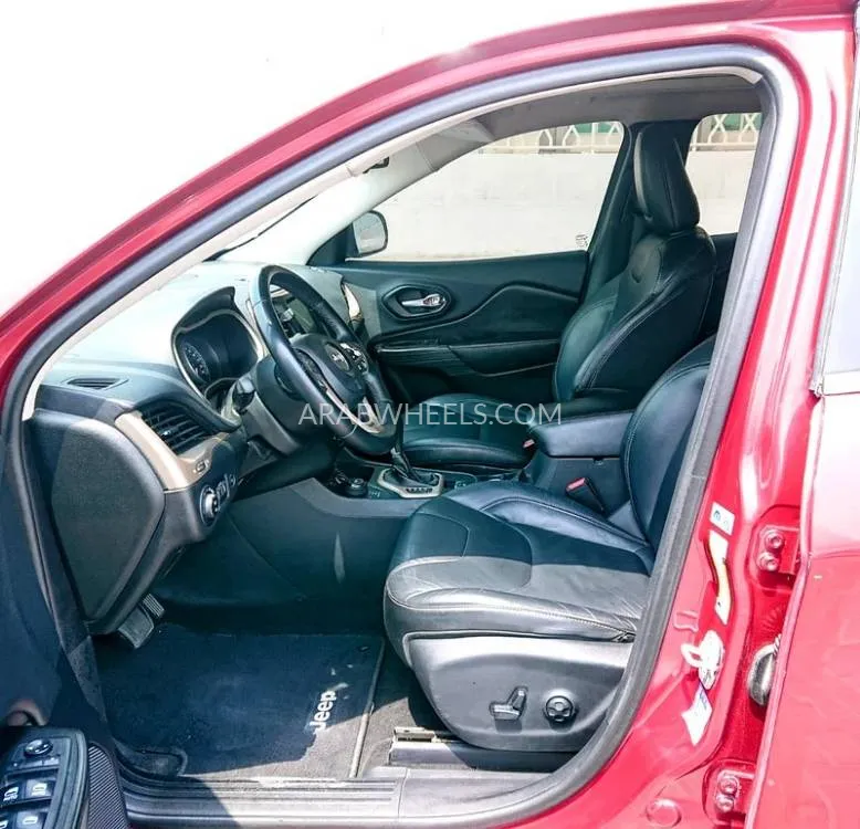 Jeep Cherokee 2014 for Sale in Ajman Image-9