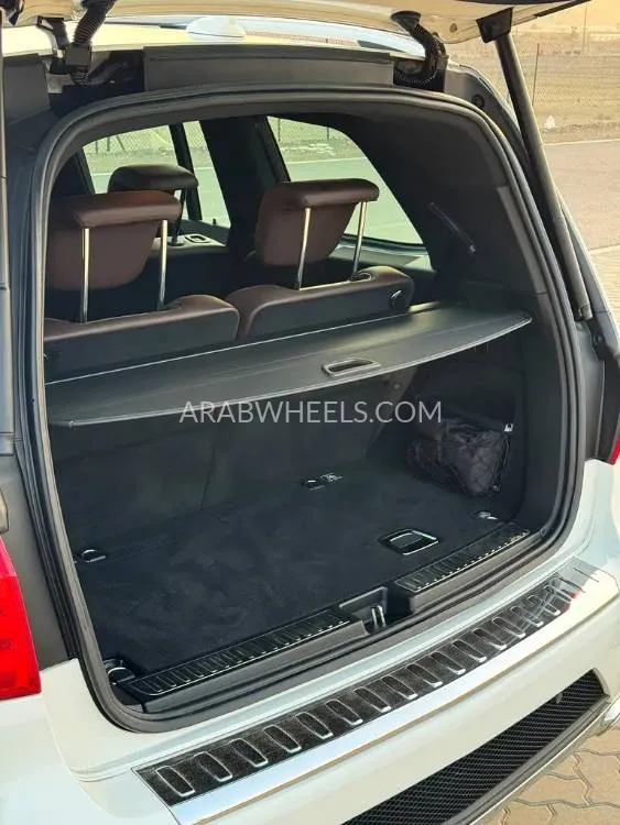 Mercedes Benz GL Class 2016 for Sale in Abu Dhabi Image-3