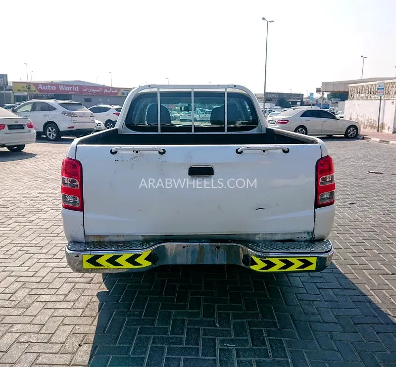ميتسوبيشي L200 2018 for Sale in عجمان Image-2