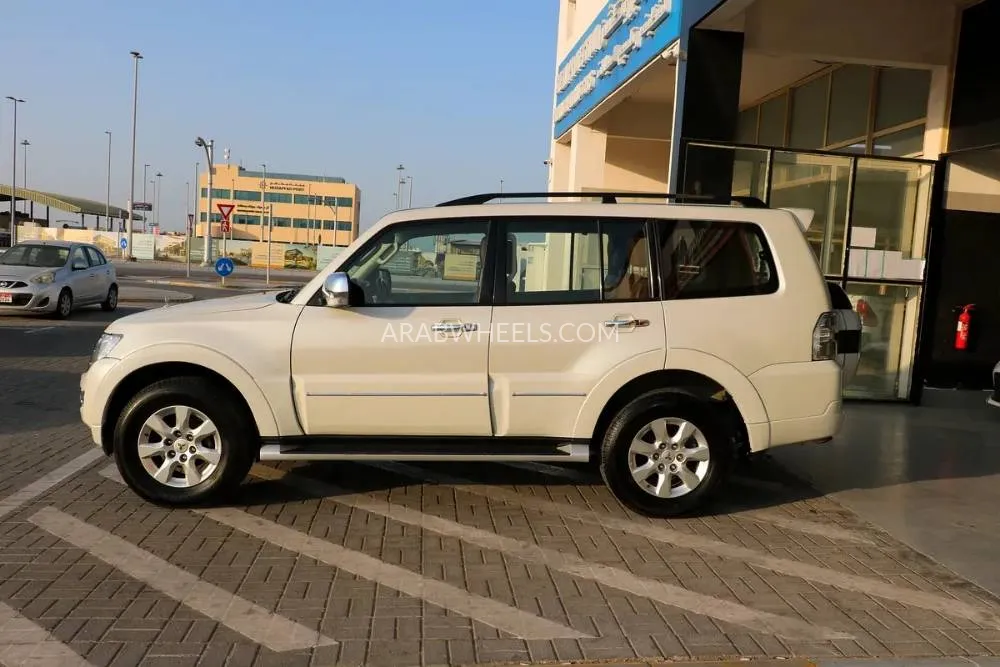 ميتسوبيشي باجيرو 2019 for Sale in أبو ظبي Image-2