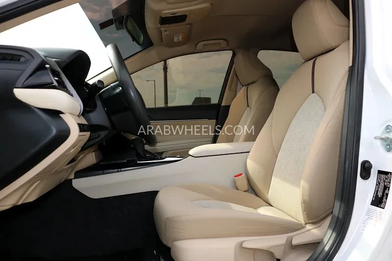 Toyota Camry 2019 for Sale in Abu Dhabi Image-4