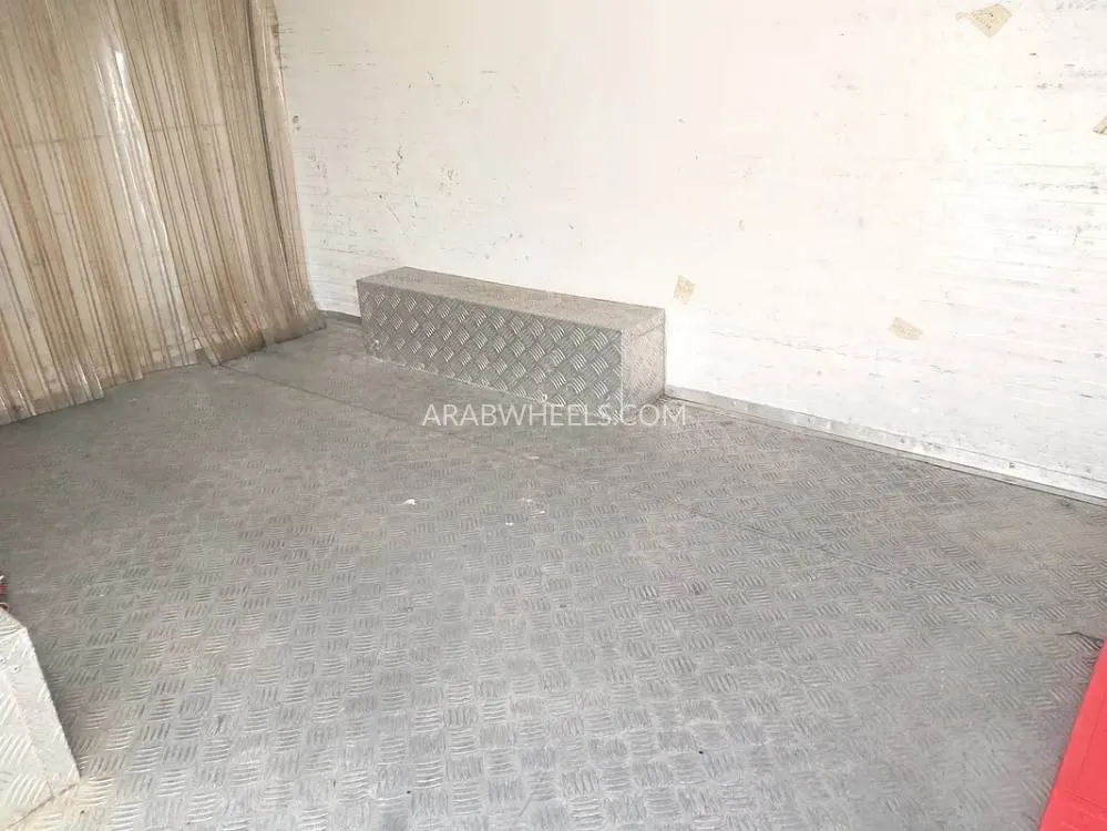 Toyota Hiace 2019 for Sale in Ajman Image-9