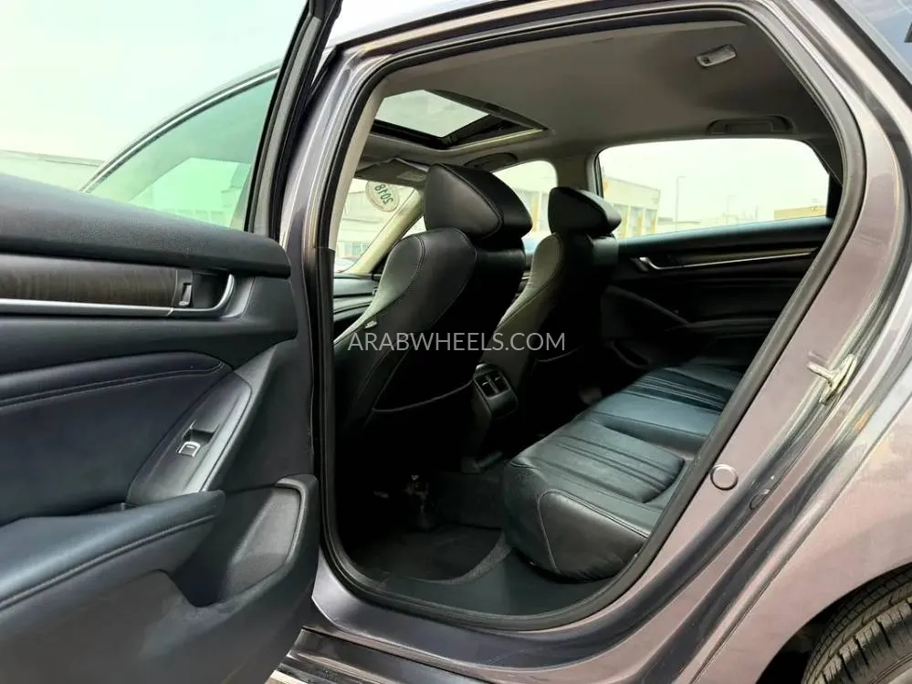 هوندا أكورد 2018 for Sale in الشارقة Image-14