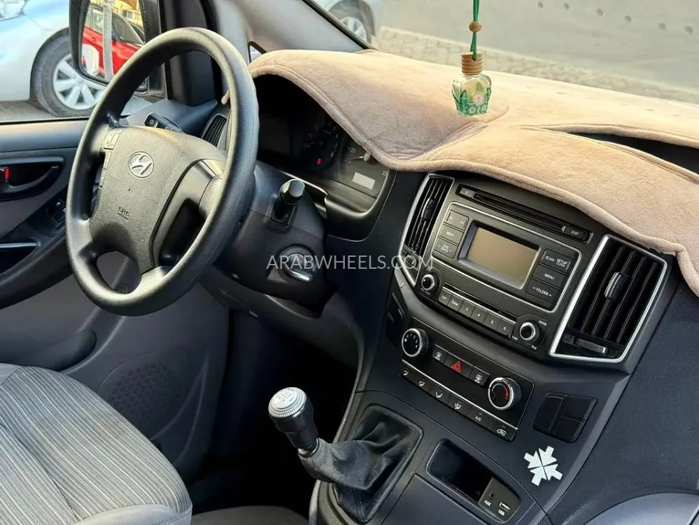 Hyundai H1 2021 for Sale in Sharjah Image-2