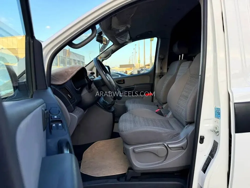 Hyundai H1 2021 for Sale in Sharjah Image-4