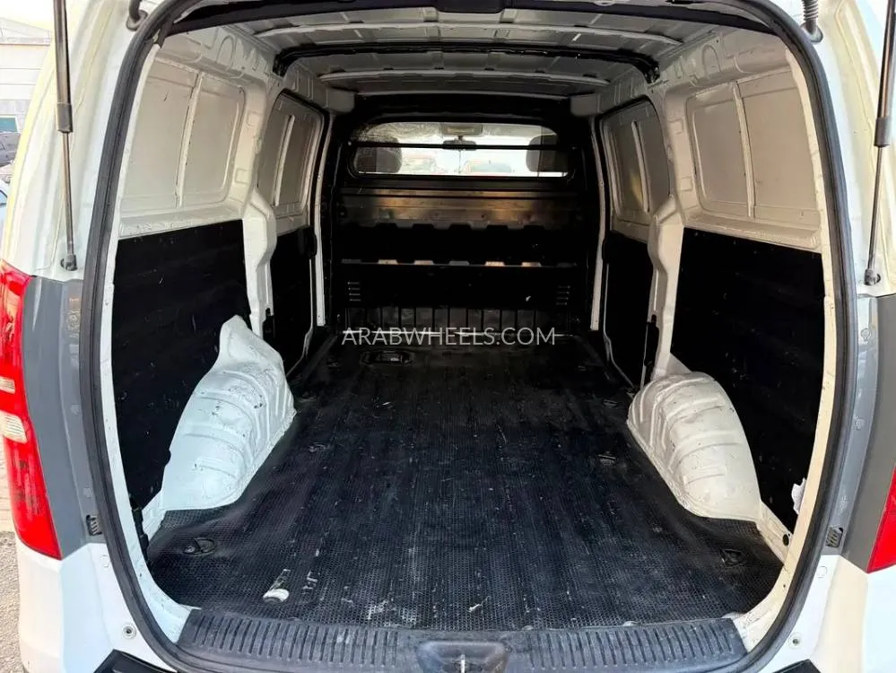 Hyundai H1 2021 for Sale in Sharjah Image-9