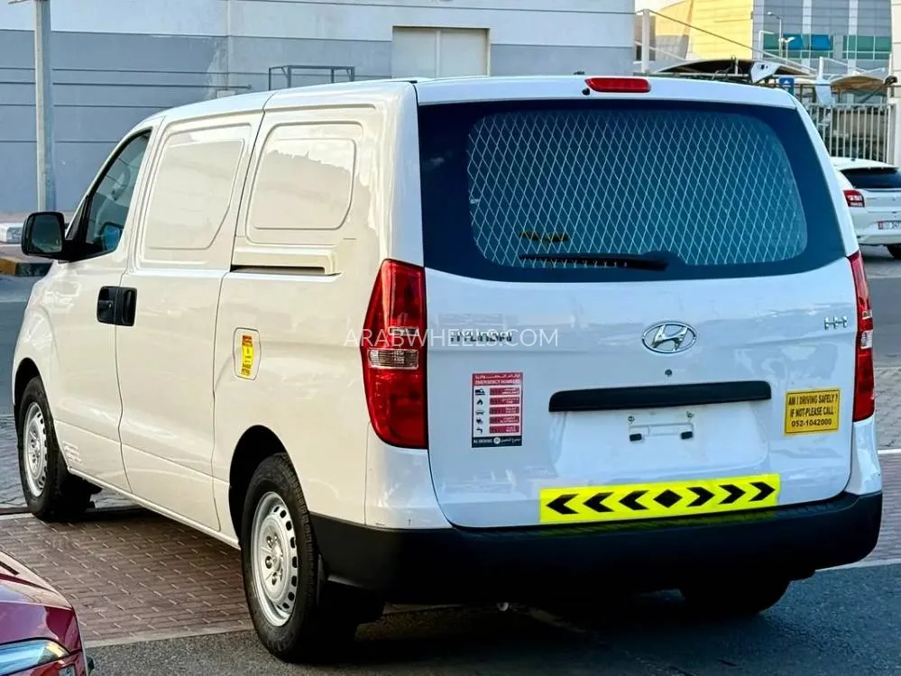 Hyundai H1 2021 for Sale in Sharjah Image-13