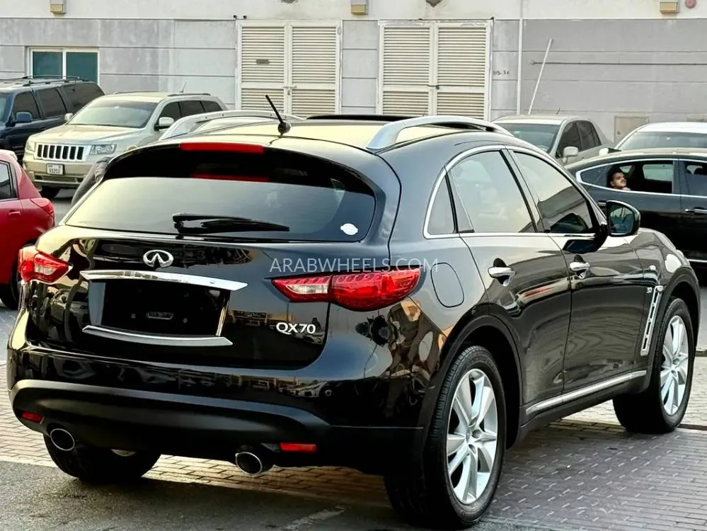 إنفينيتي QX70 2018 for Sale in الشارقة Image-4
